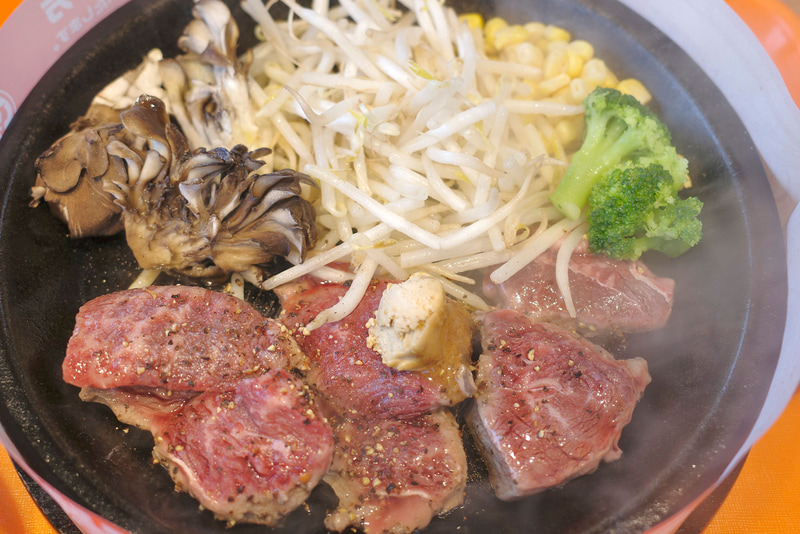 即座にミスジステーキの向きを反転させます!