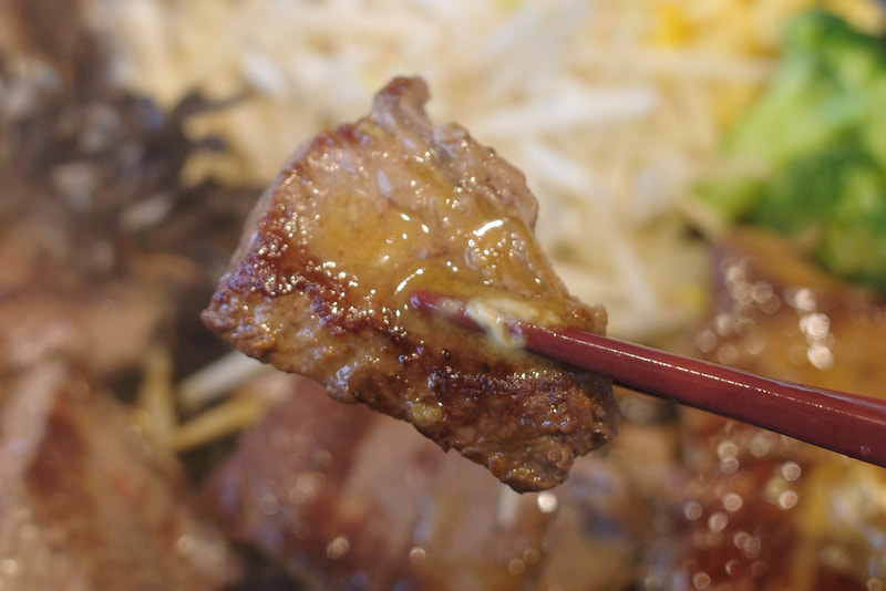 ミスジステーキにバターをのせることで味に深み!