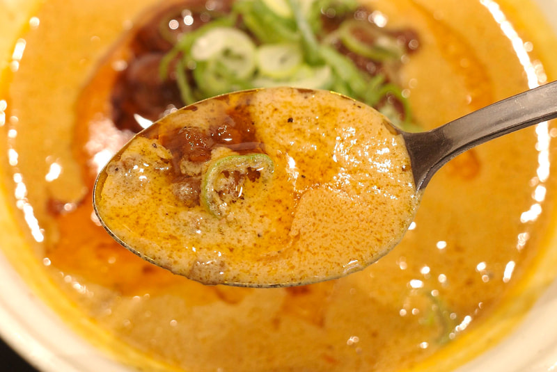 担々スープは塩気、辛味、旨味のバランスがよく、思わず麺が欲しくなる味!
