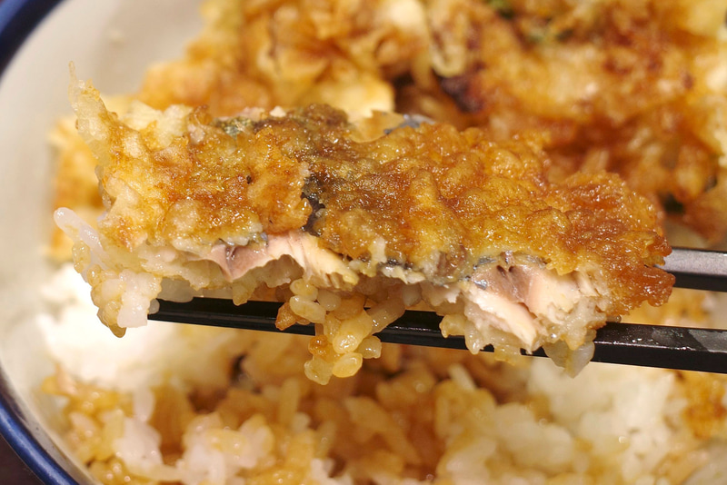 ご飯と合わせるなら素材の持つ旨味と天つゆの味がパワフルな国産秋刀魚天がベスト！