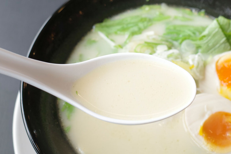 鶏白湯スープは鶏の旨味をダイレクトに感じて旨し!