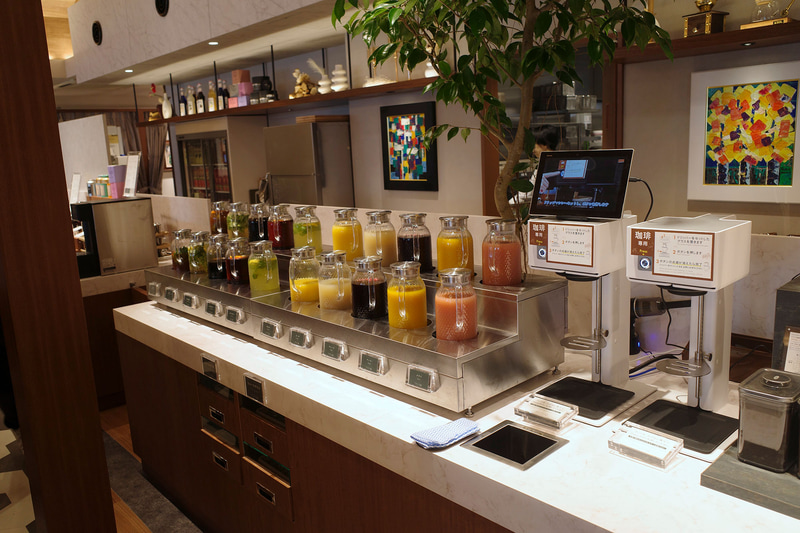 インペリアルドリンクコーナーには専門店並みの味わいが楽しめるコーヒーや紅茶、フレーバーティー、フレッシュジュースなど幅広いドリンクが用意されています