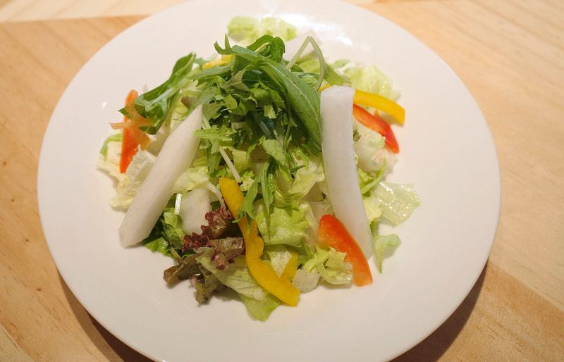サラダはどの野菜も新鮮そのもの!