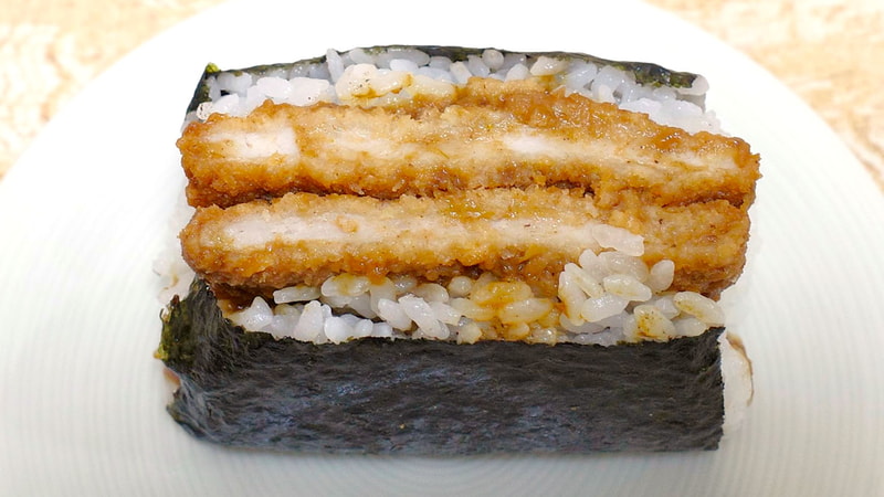 「具！おにぎり まるでカツカレー」は、コンビニのおにぎりメニューと思えないほどに重量感満点！