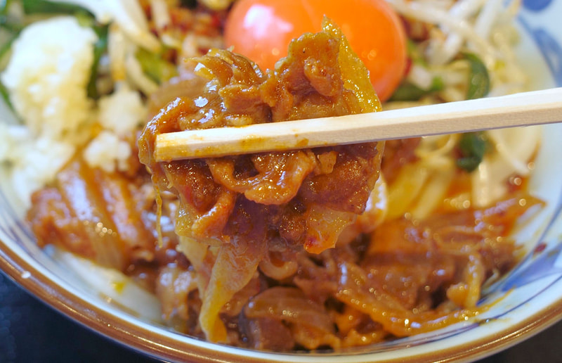 豚の旨辛炒めはメチャメチャ味濃いめで、即うどんとあわせたくなります！