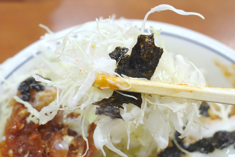 韓国海苔を散らした千切りキャベツは箸休めに最適！