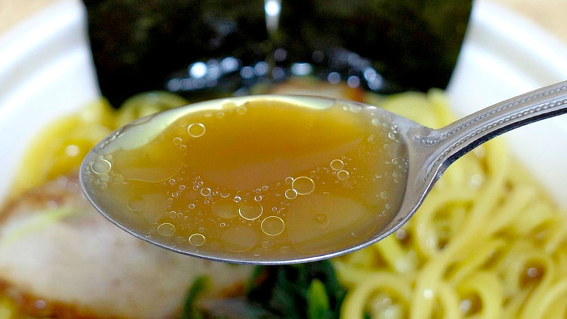 スープは醤油、豚骨、油の味が全て力強く、麺とのマッチングの良さにも期待大!
