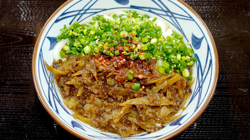 「飛騨牛しぐれ煮ぶっかけうどん」は、飛騨牛のしぐれ煮の絵力の強さが特徴的!