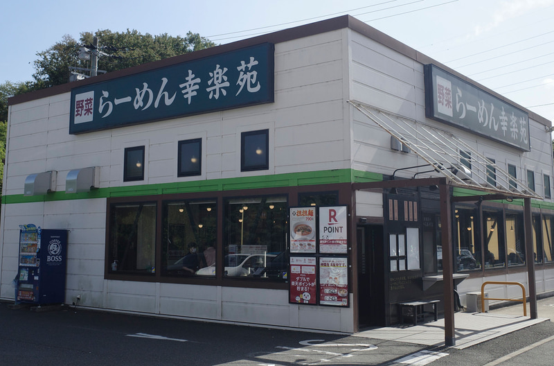 お店の外では「味噌とんこつらーめん」のアピールはありませんでした
