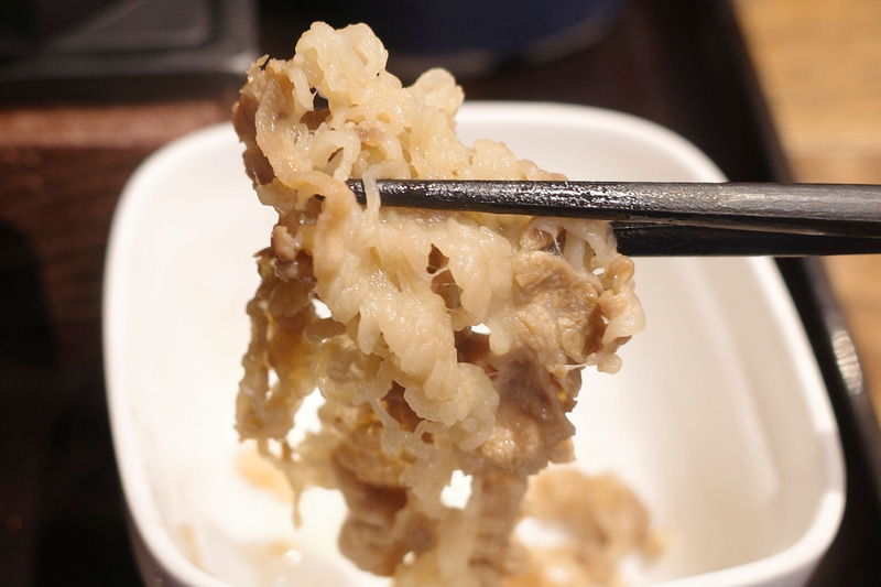 牛肉は素材の持つ旨味、下味の強さ、とんこつ醤油スープとの相性の良さ含めてパーフェクト!