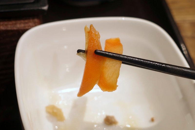 人参はとんこつ醤油スープの味を跳ね除けるほどに甘味濃厚!