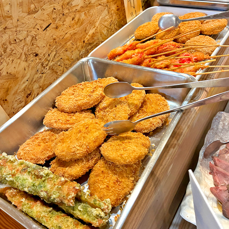 揚げ物やお惣菜も日替わりで楽しめます
