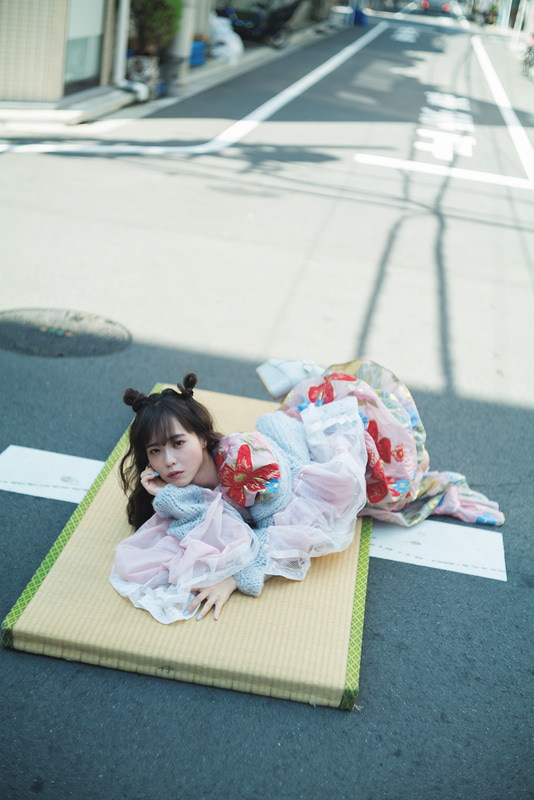 『鈴木Mob. 1st写真集 前代未聞』(徳間書店)　撮影／藤本和典