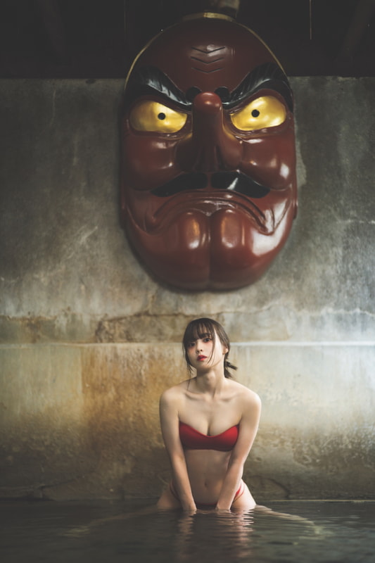 『鈴木Mob. 1st写真集 前代未聞』(徳間書店)　撮影／藤本和典