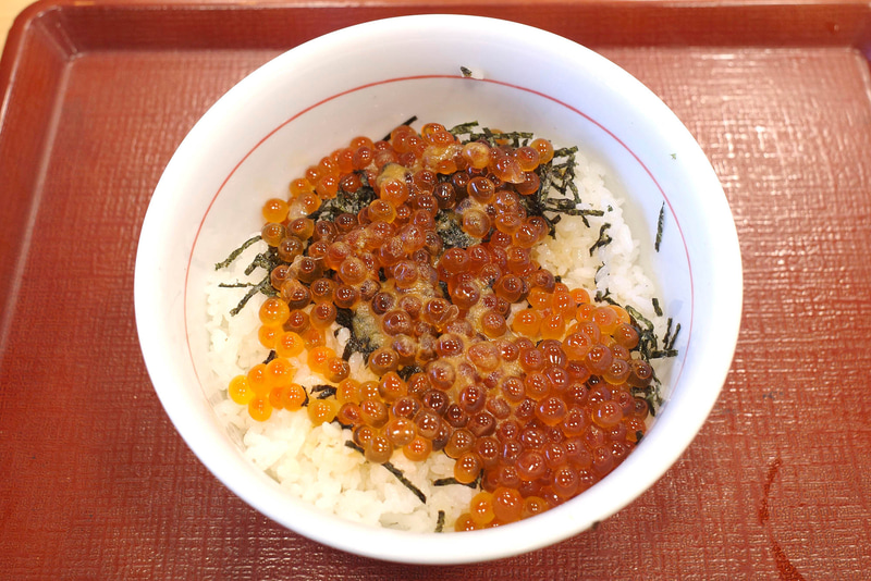 わさび醤油を入れ終えたら食事を再開!