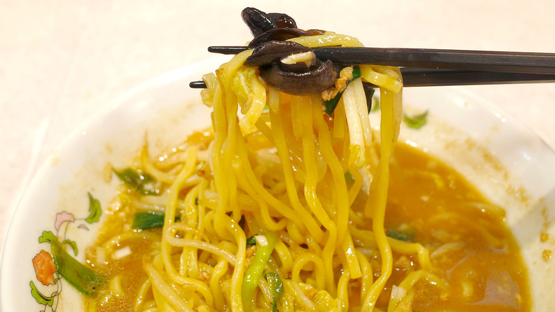 麺に野菜を巻き込みながらほおばってFINISH!