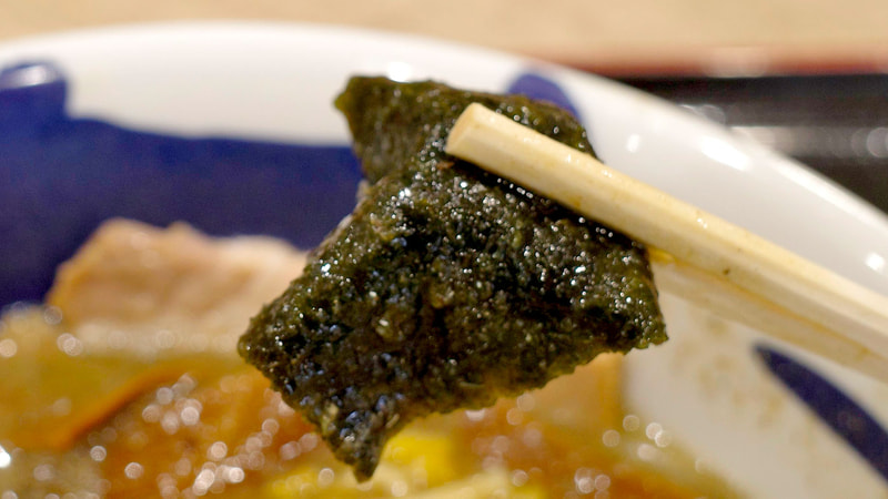 海の幸つながりの海苔も煮干しスープとの親和性高め!