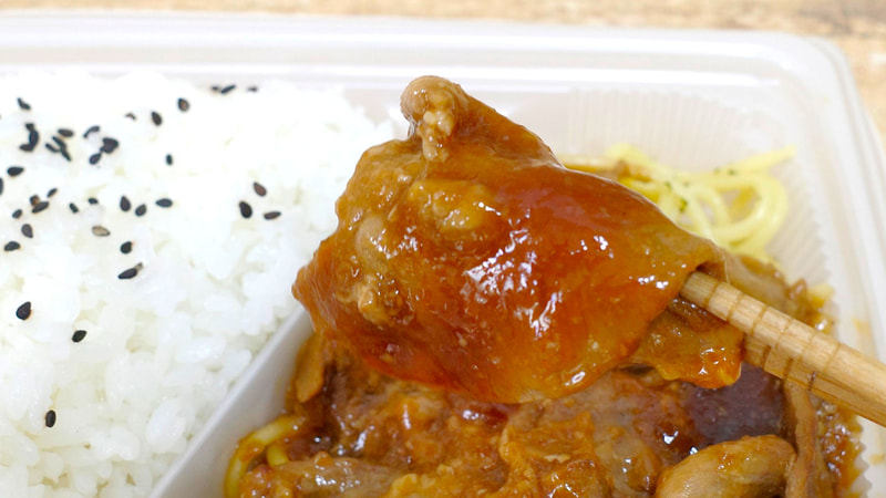 豚焼肉は豚肉の旨味の力強さ、タレの効き具合ともにグー!