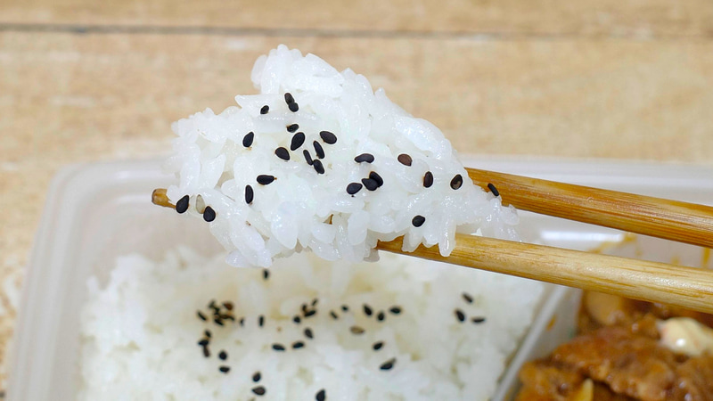 豚焼肉とパスタを受け止めるご飯はふっくらとした炊き加減!
