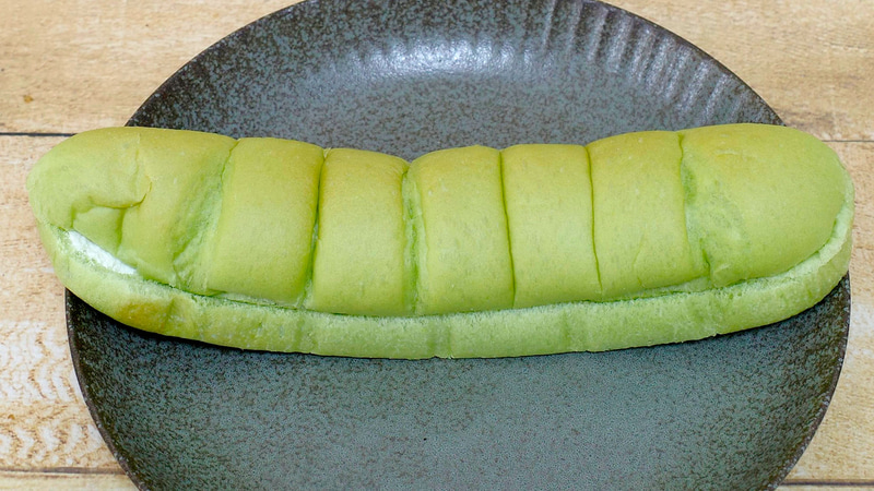 「狭山茶使用クリーム＆ホイップのちぎりパン」は、思いのほかロングサイズ!