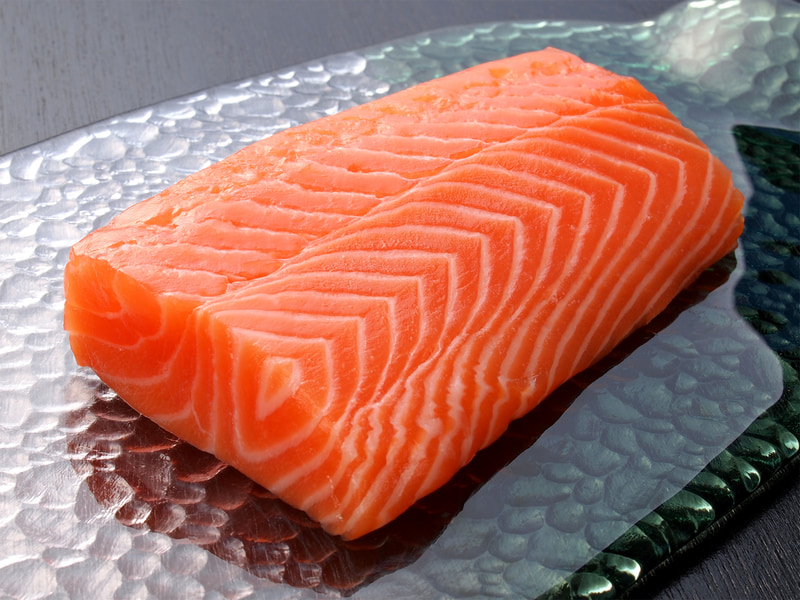「アトランティックサーモン刺身用」サク取り100g当たり　480円(税込)