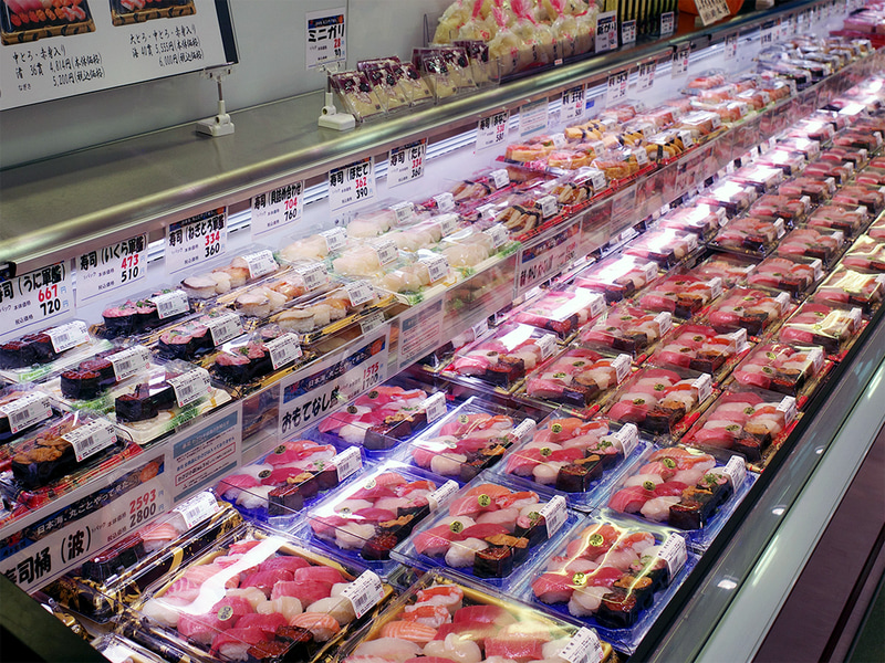 お寿司は一人前から大人数用まで取り揃えられています