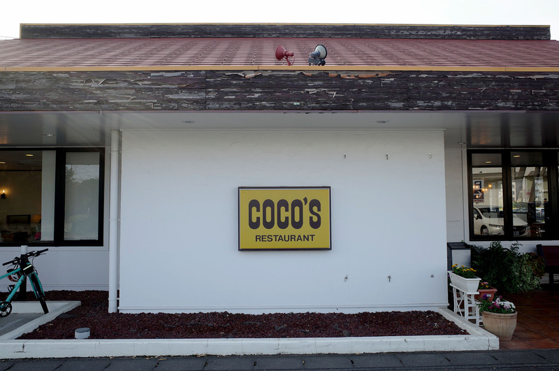 店舗入口では「今月のグルメ～11月～」の告知は無し