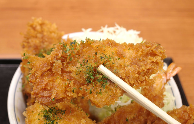 鶏ささみフライはスッキリテイストな鶏ささみなので、タレの味の濃さに反してさっぱりと楽しめます!