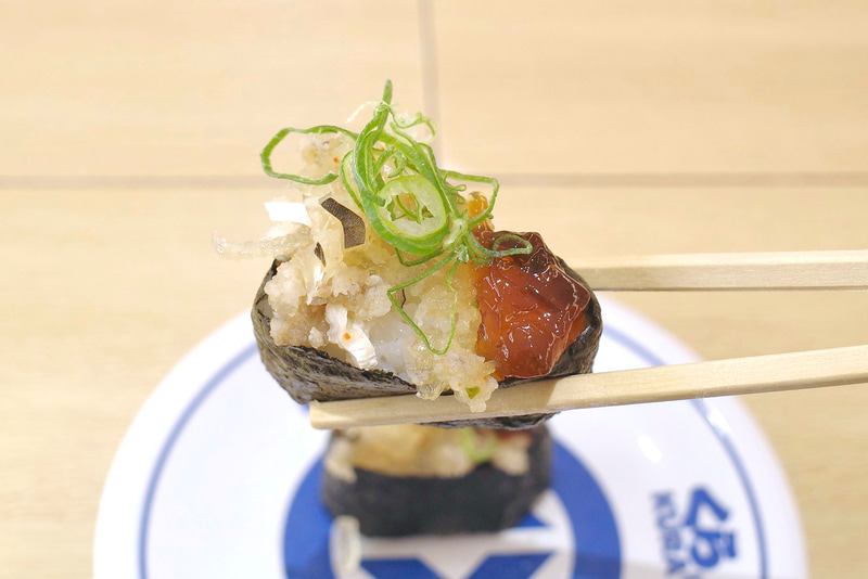 「ふぐ皮ポン酢」は、ふぐ皮のもっちり感、味を整える青ねぎ、ポン酢ジュレが酢飯と一体となりウマー!