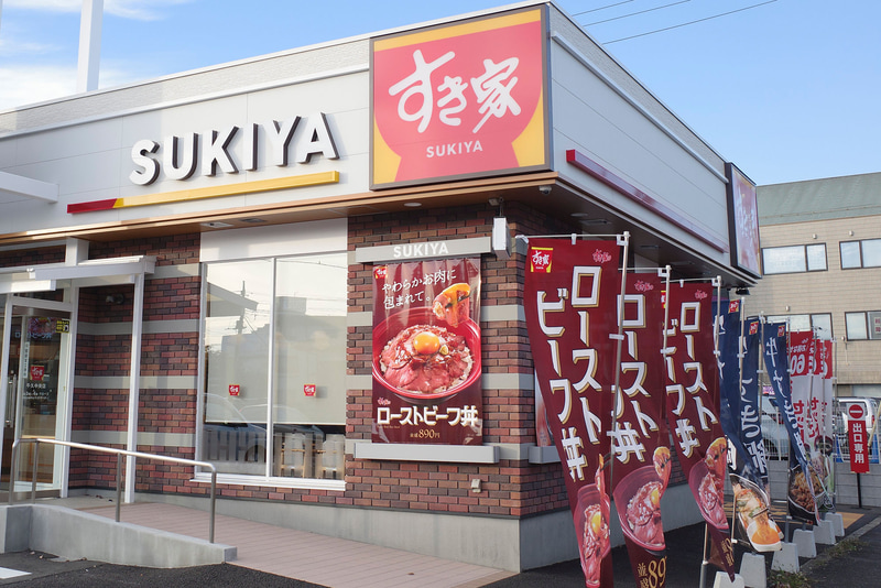 お店入口ではポスターと幟で「ローストビーフ丼」をアピール!