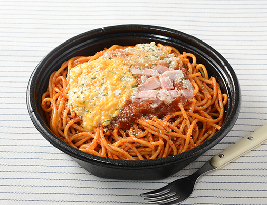 「盛りすぎ！ナポリタン」(税込697円)