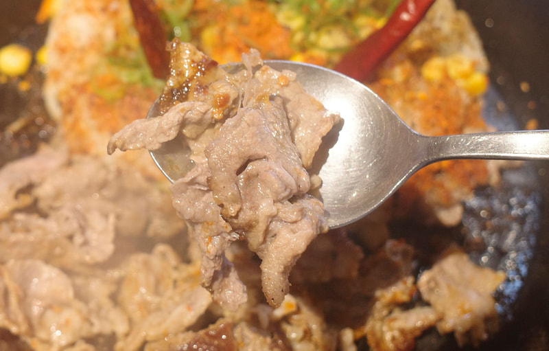 牛肉は脂身少なめかつマッシブな旨味全開で素直に旨し!