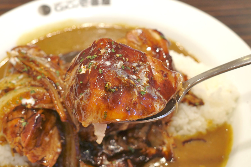 ホロ肉は素材力の高さだけではなく、スパイス、ハーブ、生クリーム、デミグラスソースの効き具合含めてパーフェクト！