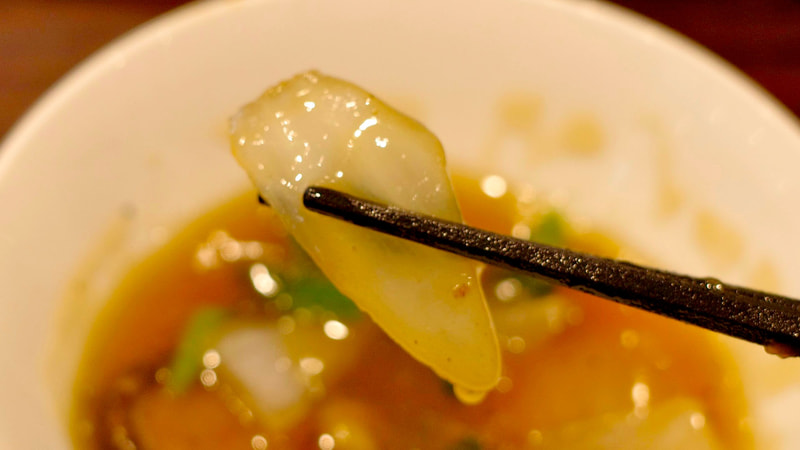 玉ねぎはオイスターソースベースの餡の味をかき消すほどに甘々!