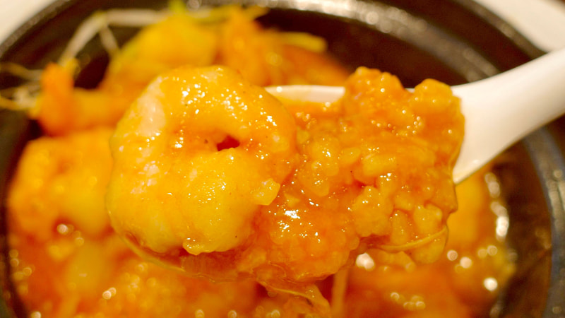 おこげとソースのペアに海老をプラスすることで食感、味ともに大幅にレベルアップ!