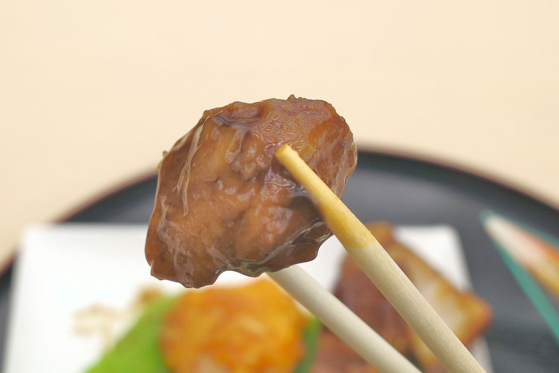 「黒酢酢豚」は、豚肉の旨味よりも黒酢ならではの風味が感じられる本格派な味！