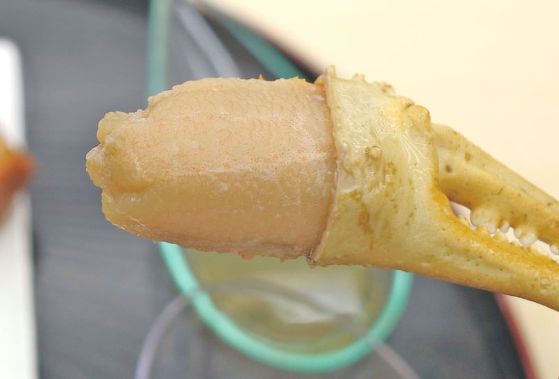 「かに爪 白だし醤油仕立て」は、思っていたよりも蟹の身がミチミチと詰まっている上に、白だし醤油の味もバッチリ感じられました