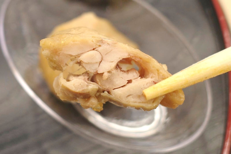 「手羽先の旨煮」は、骨が気になる手羽先を使用しながらも嫌な固さがなく、肝心の味もグッド！