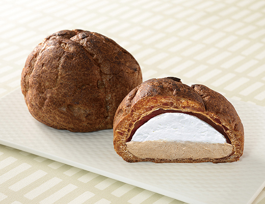 「Uchi Cafe盛りすぎ！大きなチョコシュー(チョコクリーム&ホイップ)」(税込194円)