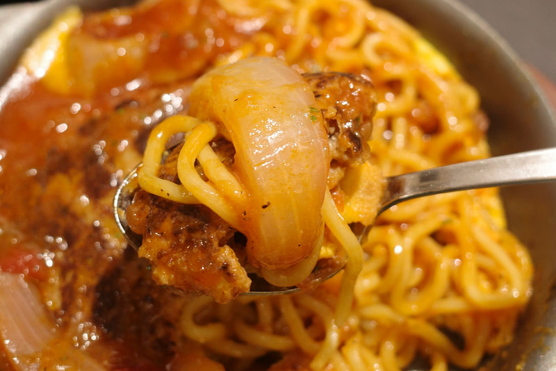 「西条てっぱんナポリタンハンバーグ」単独では味には不満がないものの、ご飯とペアにするには甘すぎるのが難点!