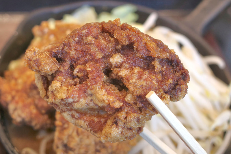 にんにく味噌からあげはクリスピー＆ジャンキーな風味の衣と、力強いお肉の旨味が炸裂する鶏肉がタッグを組んで旨し!