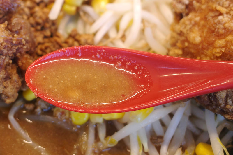 味噌スープは薄味気味なので、即バターをプラスしたいのが本音!