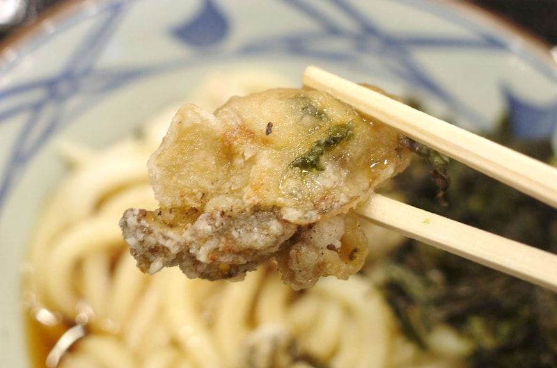 揚げ牡蠣が冷めてきたらレモン汁をまぶすことで後味キリリ!