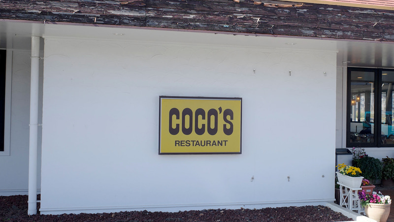 店舗入口では「今月のグルメ～12月～」の告知は無し