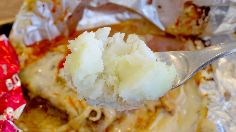 じゃがバターもハンバーグと交互につまむのがベスト!