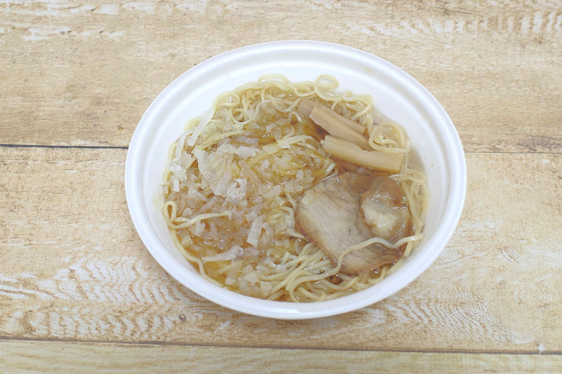 ビニールシートを抜いたら食事開始!