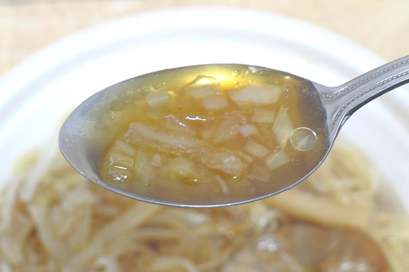 スープは塩気の強さ、出汁の旨味やラード由来の風味のバランスグーかつ、刻んだ玉ねぎの爽快感が入り混じることで後味がキリッと引き締まります!