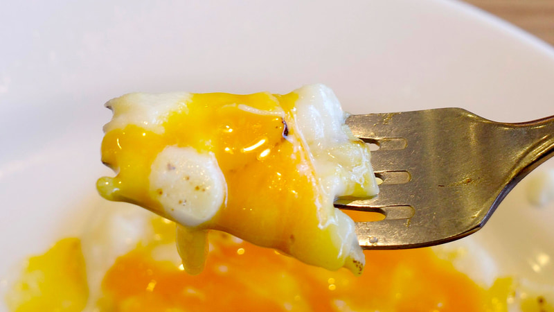 アリゴ風マッシュポテトは思いのほか塩気が控えめなので、早々にハンバーグとグラフォアのトリュフソースと同時に味わいたいのが本音!