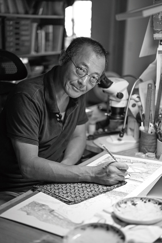 現在とりかかっている絵本のテーマは小笠原諸島と外来種。島の歴史や暮らしを細部に至るまで考証したうえで絵に落とし込む。1枚描き上げるのにかかる時間は2か月以上という　写真／藤田修平