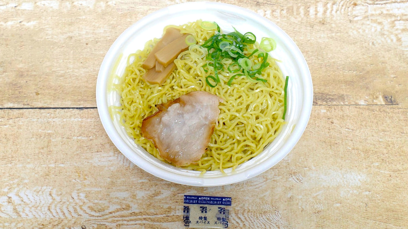 「魚介だしのきいた 尾道ラーメン」には特製スパイスがついてきます!